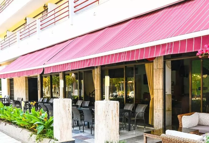 Poseidon Hotel And Apartments