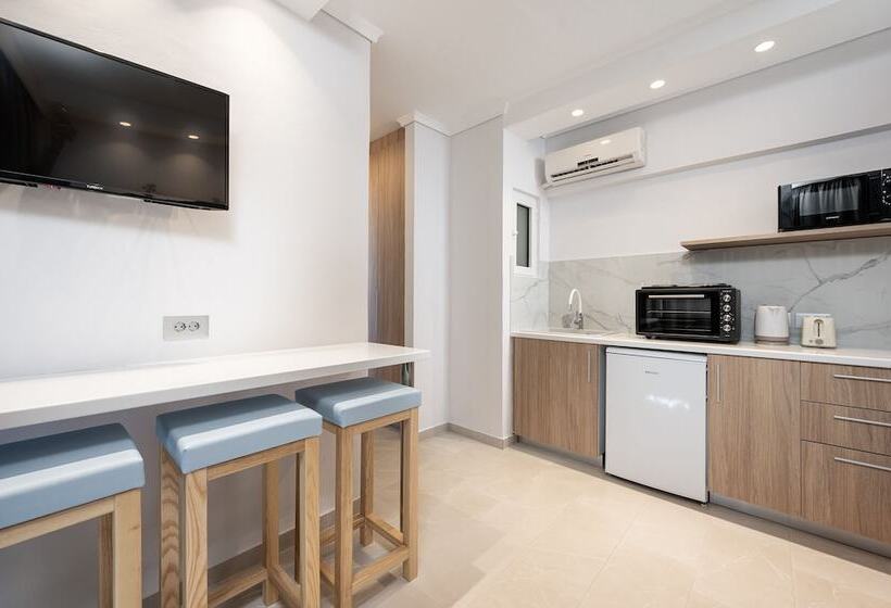 Poseidon Hotel And Apartments