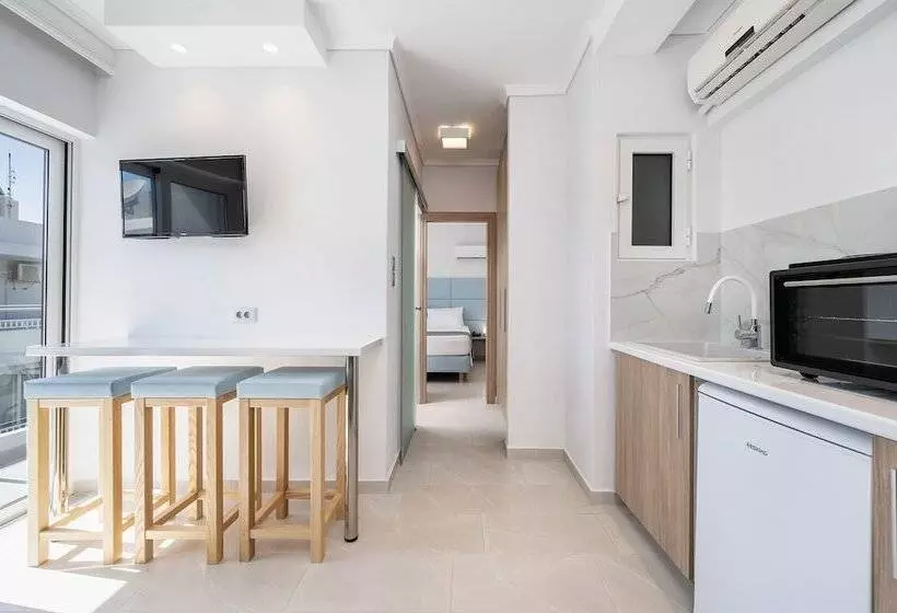 Poseidon Hotel And Apartments