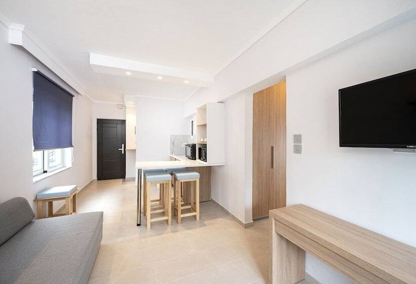 Poseidon Hotel And Apartments