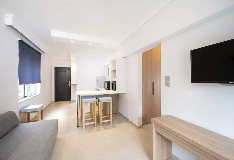 Poseidon Hotel And Apartments