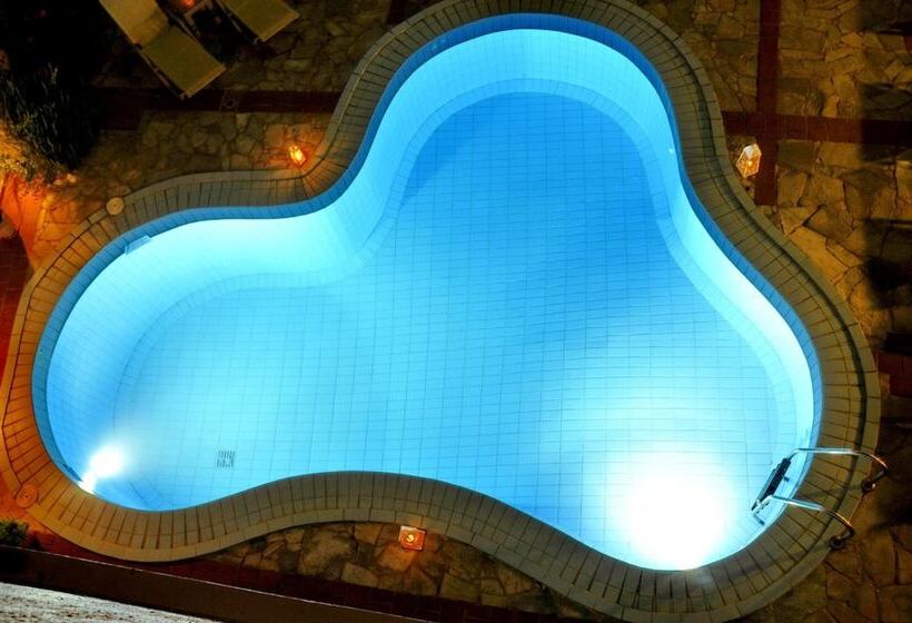 Cleopatra Apartments