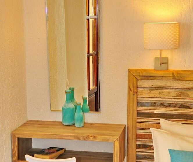 Cleopatra Apartments