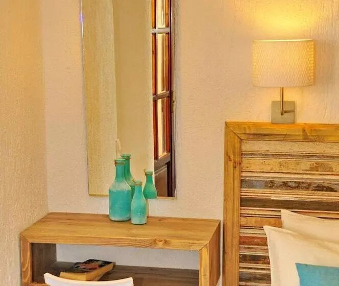 Cleopatra Apartments