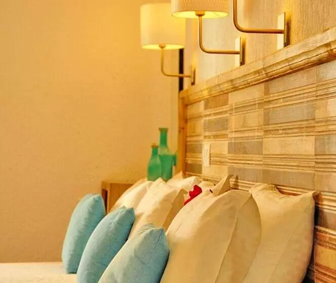 Cleopatra Apartments