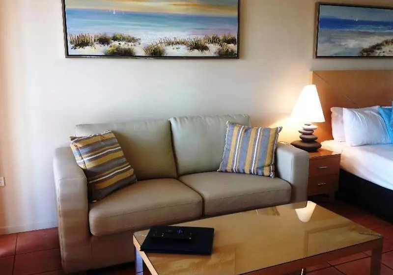 Отель At Boathaven Bay Holiday Apartments