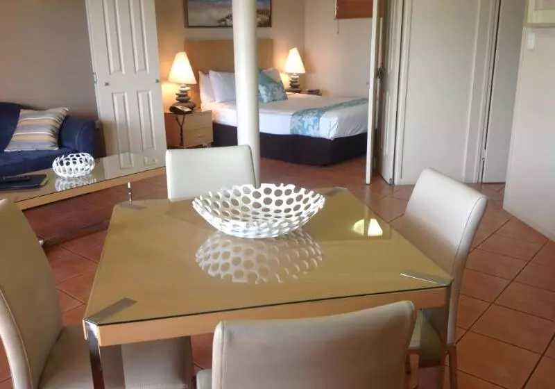 Отель At Boathaven Bay Holiday Apartments