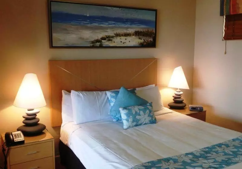 Отель At Boathaven Bay Holiday Apartments