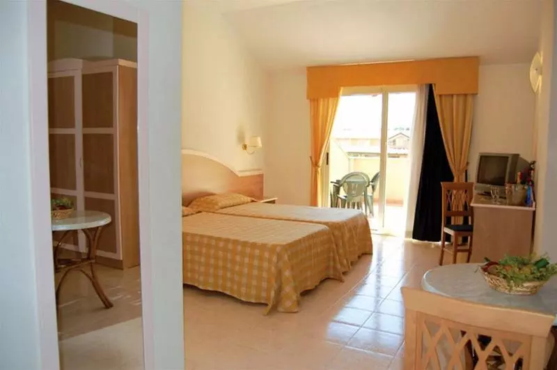 בית מלון כפרי Falkensteiner Club Funimation Garden Calabria