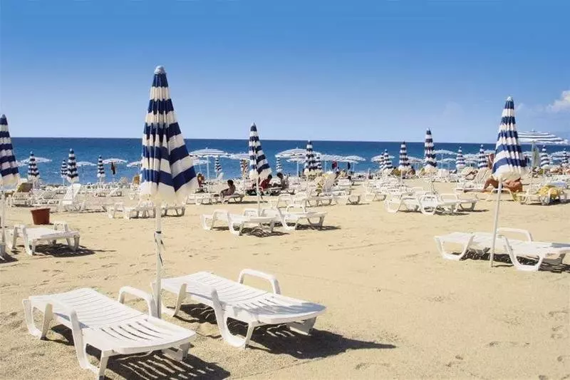 בית מלון כפרי Falkensteiner Club Funimation Garden Calabria