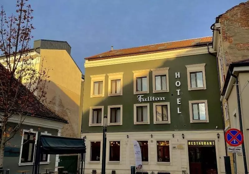 فندق Fullton Central