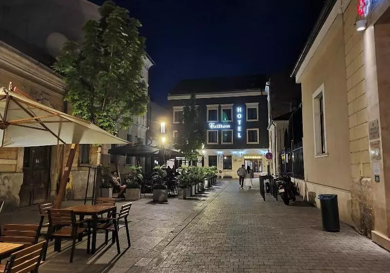 فندق Fullton Central