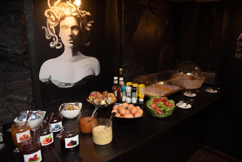 هتل Fullton Central