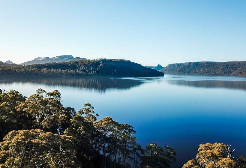 Отель Lake St Clair Lodge