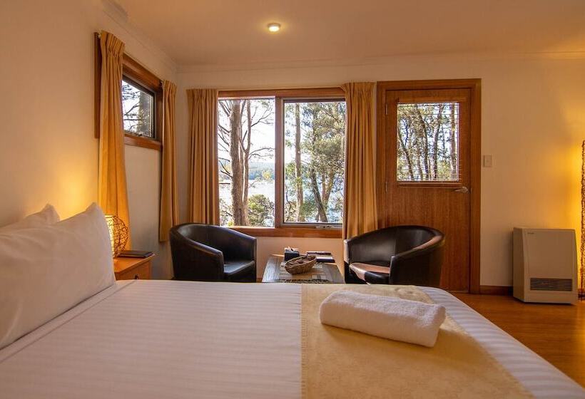 Отель Lake St Clair Lodge