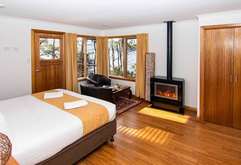 Отель Lake St Clair Lodge