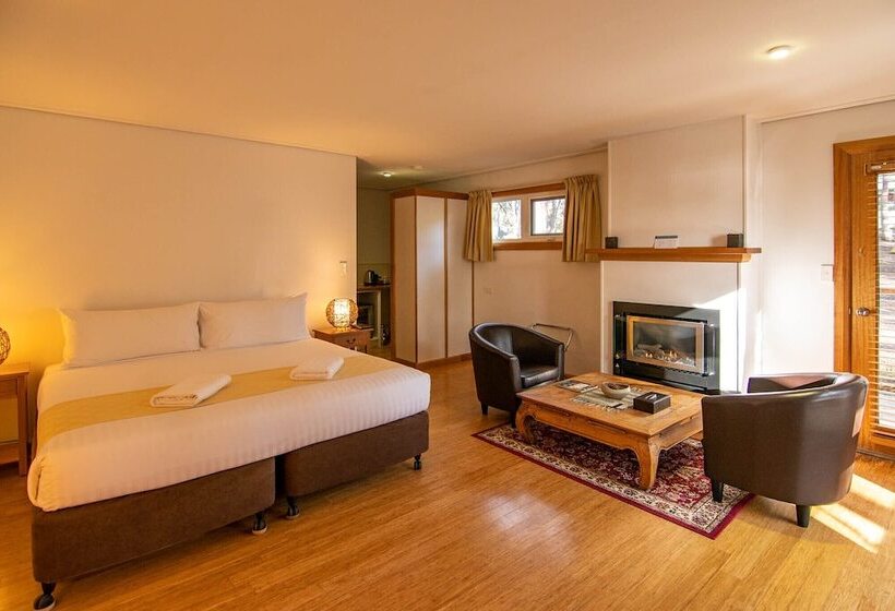 Отель Lake St Clair Lodge