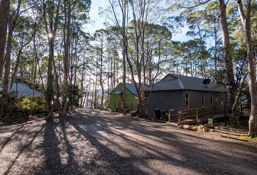 Отель Lake St Clair Lodge