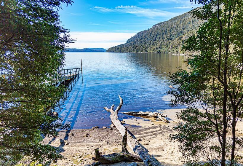 Отель Lake St Clair Lodge