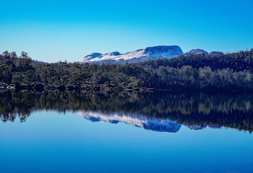 Отель Lake St Clair Lodge