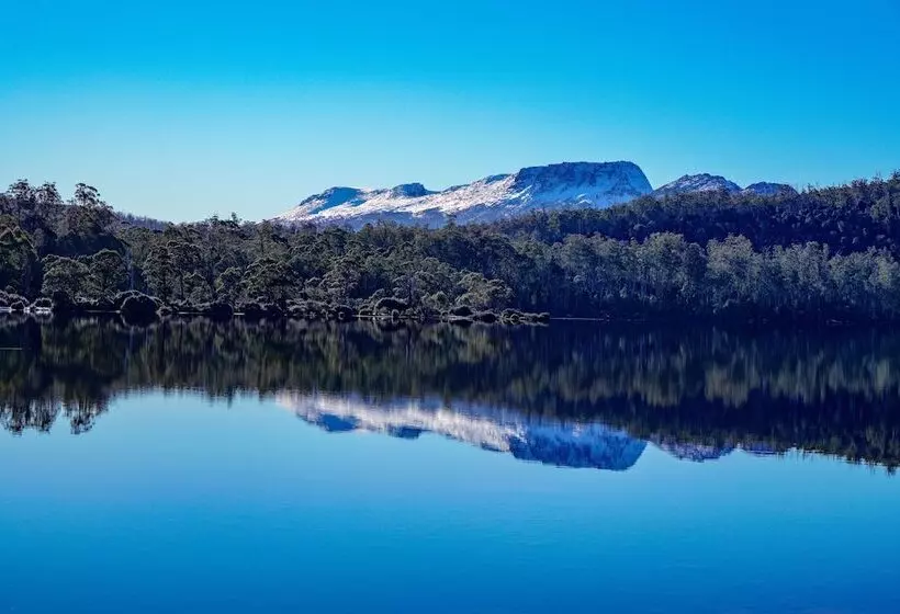 Отель Lake St Clair Lodge