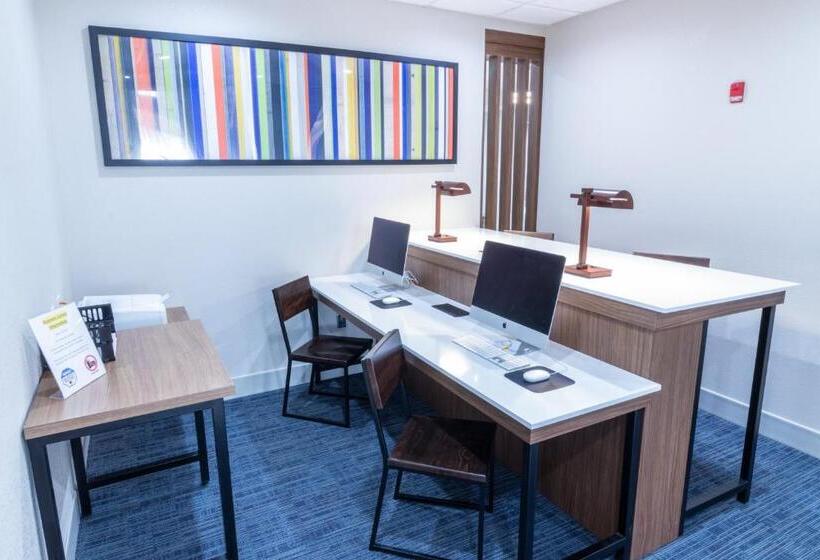 Holiday Inn Express Hotel & Suites Crestview South I 10, An Ihg