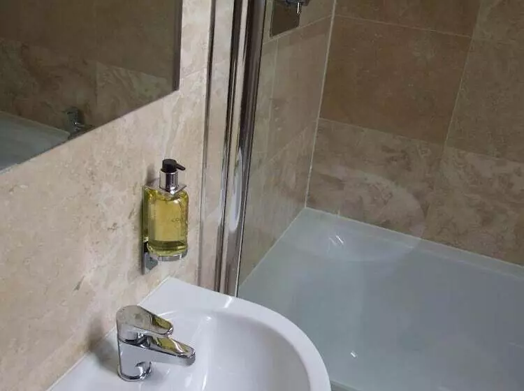 تختخواب و صبحانه Cambridge House