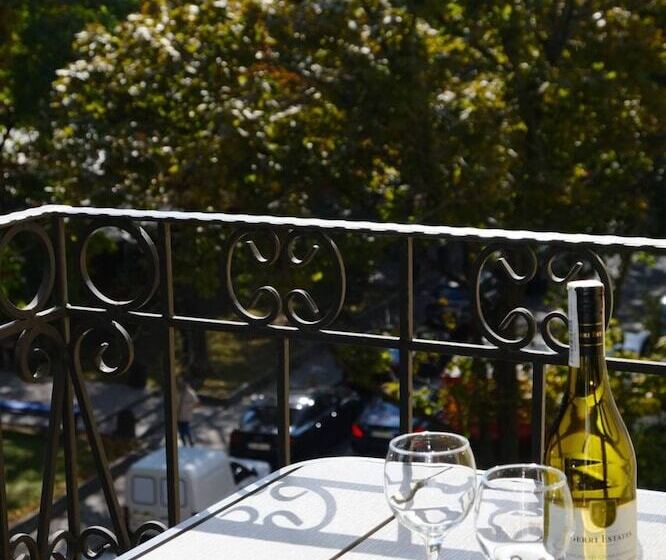 هتل Alexandrovskiy