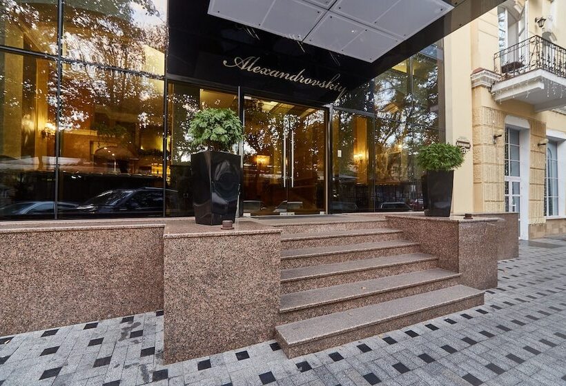 هتل Alexandrovskiy