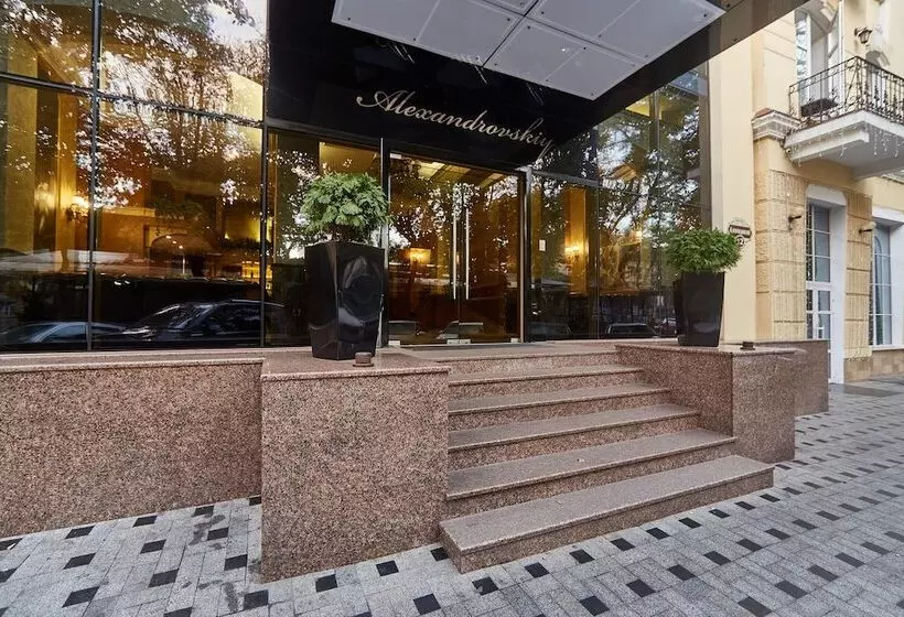 هتل Alexandrovskiy