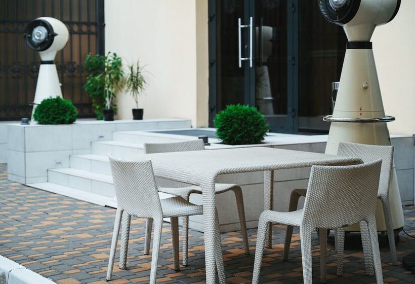 هتل Alexandrovskiy