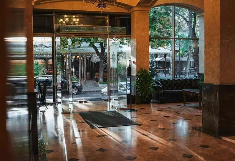 هتل Alexandrovskiy