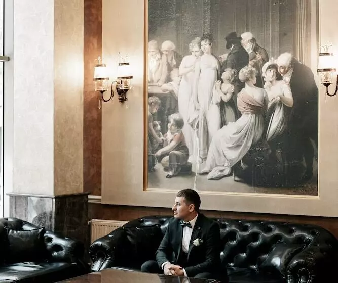 هتل Alexandrovskiy