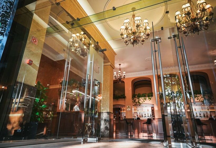 هتل Alexandrovskiy