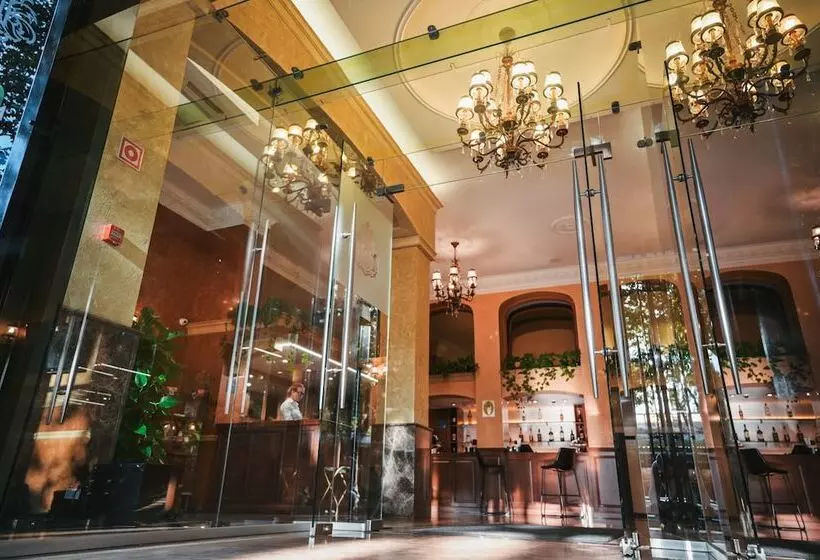 هتل Alexandrovskiy