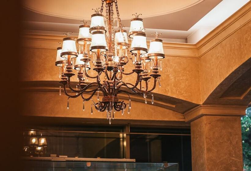 هتل Alexandrovskiy