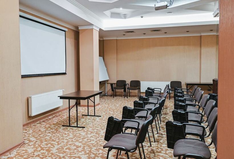 هتل Alexandrovskiy