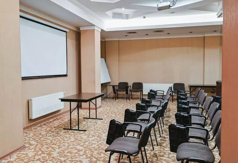 هتل Alexandrovskiy