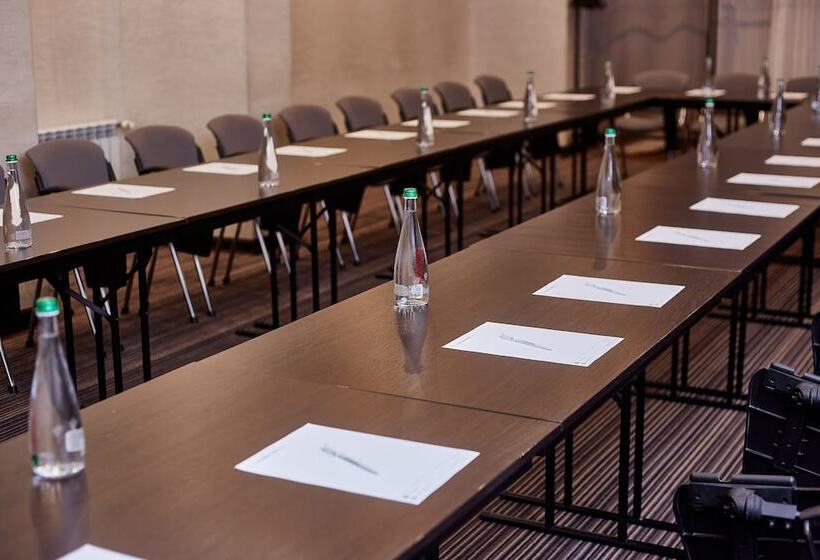 هتل Alexandrovskiy