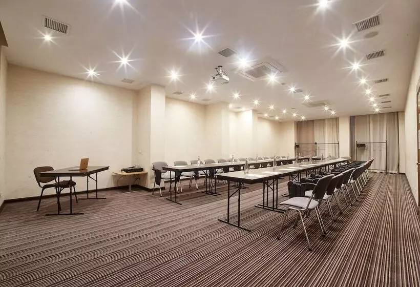 هتل Alexandrovskiy