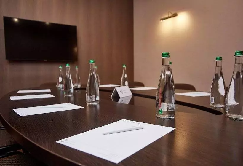 هتل Alexandrovskiy