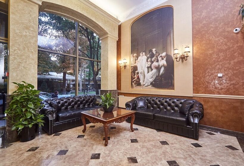 هتل Alexandrovskiy