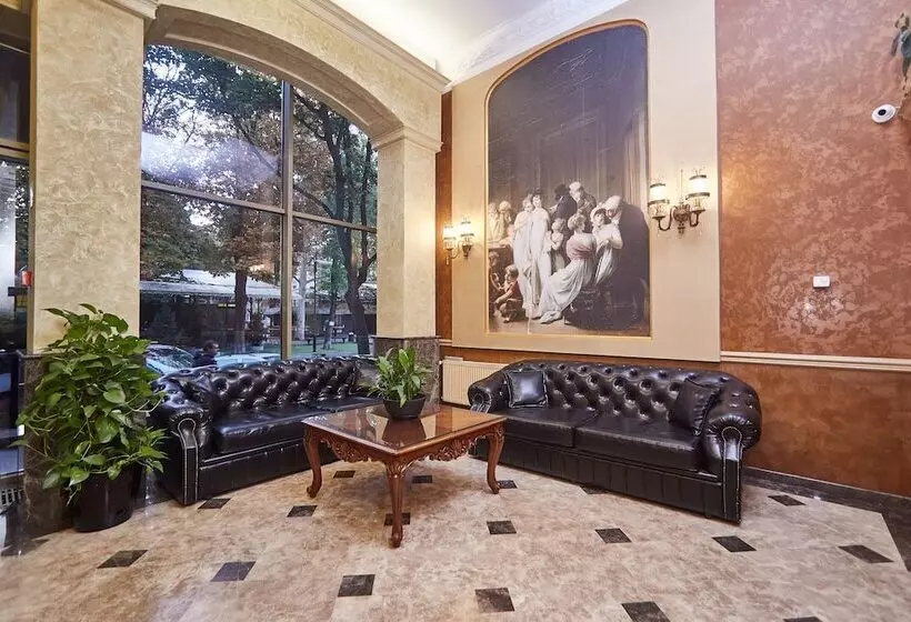 هتل Alexandrovskiy