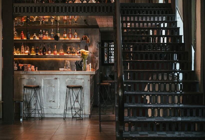 هتل Alexandrovskiy