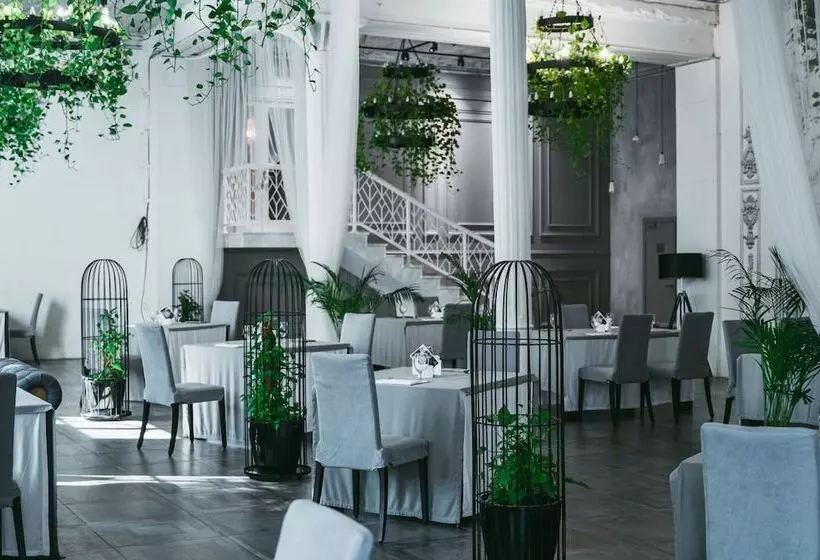 هتل Alexandrovskiy