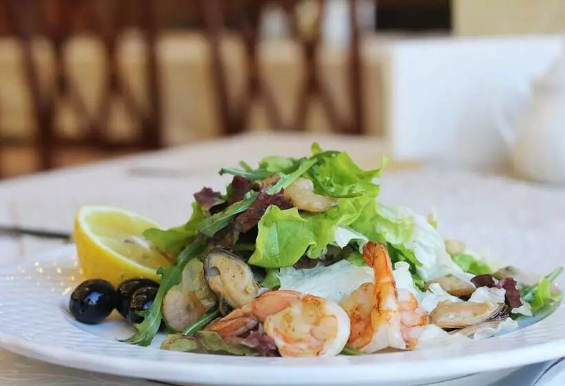 هتل Alexandrovskiy