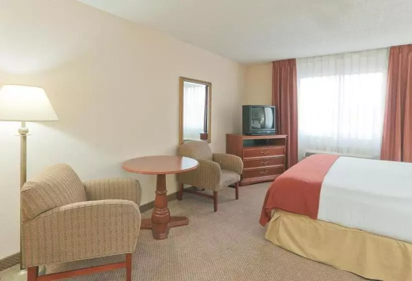هتل Baymont By Wyndham Portage Indiana Dunes
