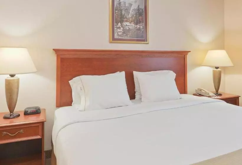 هتل Baymont By Wyndham Portage Indiana Dunes