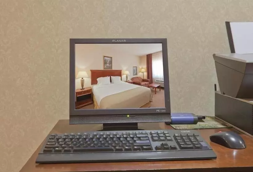 هتل Baymont By Wyndham Portage Indiana Dunes