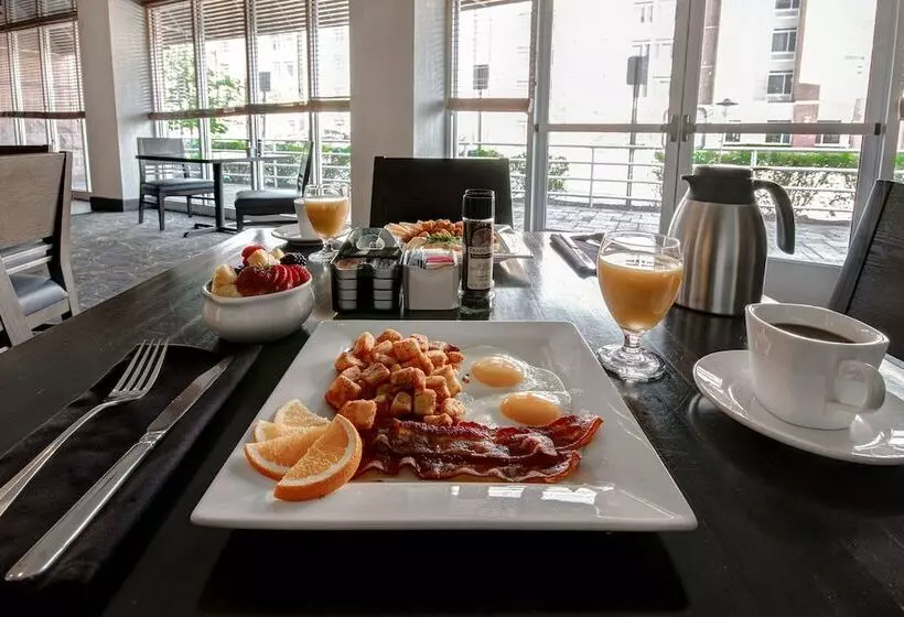 فندق Holiday Inn Detroit Metro Airport, An Ihg